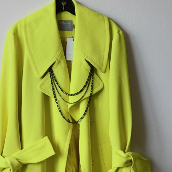 💥💥SOLD💥💥WOMEN'S NEON YELLOW BELTED TRENCH COAT - Picture 2 of 10